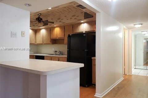 Condo in Miami, Florida, 2 bedrooms  № 2044492 - photo 2