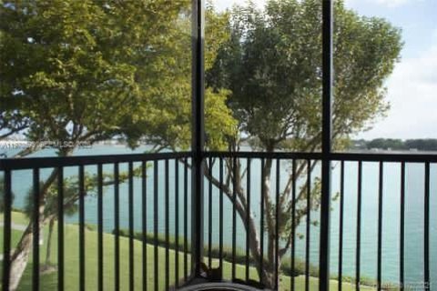 Condo in Miami, Florida, 2 bedrooms  № 2044492