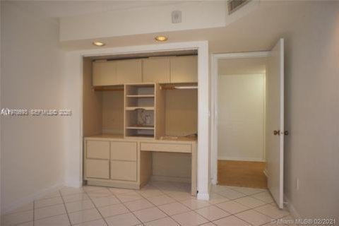 Condo in Miami, Florida, 2 bedrooms  № 2044492 - photo 14