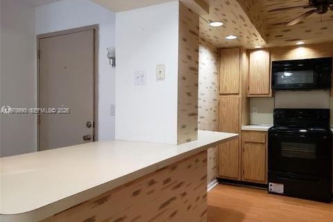 Condo in Miami, Florida, 2 bedrooms  № 2044492 - photo 3