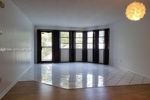 Condo in Miami, Florida, 2 bedrooms  № 2044492 - photo 6