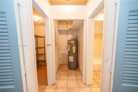 Купить коммерческую недвижимость в Форт-Лодердейл, Флорида 573.02м2, № 1964515 - фото 26