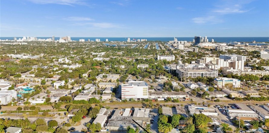 Коммерческая недвижимость в Форт-Лодердейл, Флорида 573.02м2 № 1964515