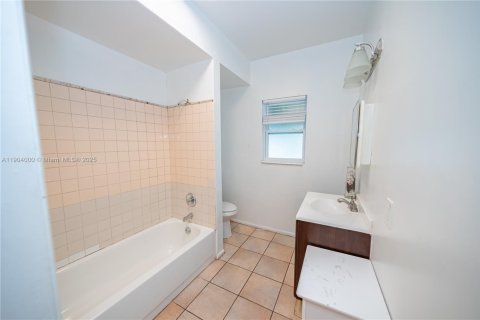 Купить коммерческую недвижимость в Форт-Лодердейл, Флорида 573.02м2, № 1964515 - фото 27