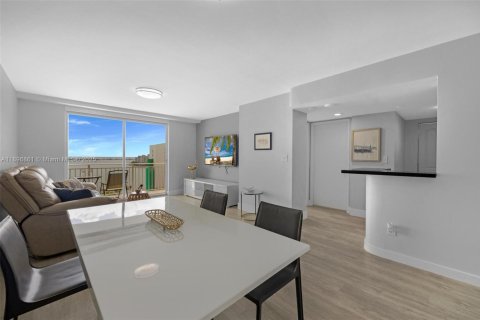 Condo in Miami, Florida, 1 bedroom  № 1948698 - photo 4