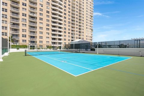 Condo in Miami, Florida, 1 bedroom  № 1948698 - photo 27