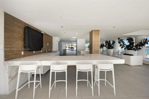 Condo in Miami, Florida, 1 bedroom  № 1948698 - photo 19