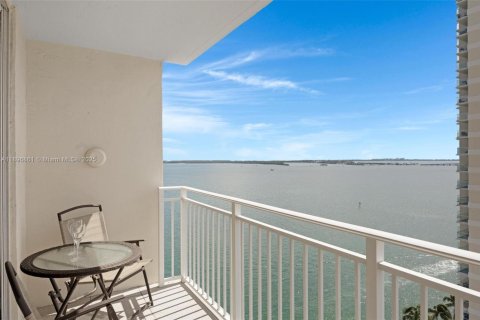 Condo in Miami, Florida, 1 bedroom  № 1948698 - photo 1