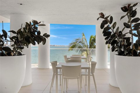 Condo in Miami, Florida, 1 bedroom  № 1948698 - photo 20
