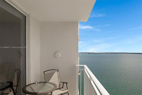Condo in Miami, Florida, 1 bedroom  № 1948698 - photo 12
