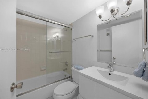 Condo in Miami, Florida, 1 bedroom  № 1948698 - photo 10