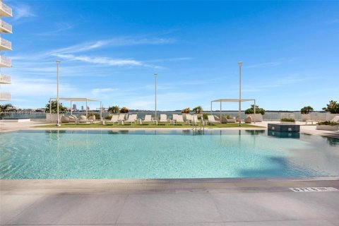 Condo in Miami, Florida, 1 bedroom  № 1948698 - photo 3
