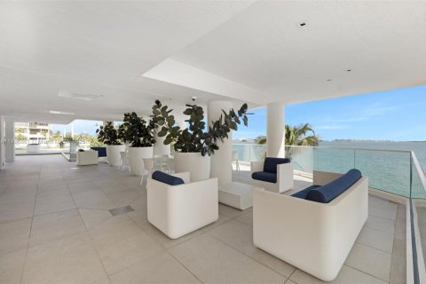 Condo in Miami, Florida, 1 bedroom  № 1948698 - photo 18