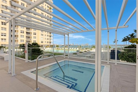 Condo in Miami, Florida, 1 bedroom  № 1948698 - photo 16