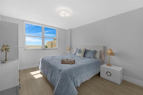 Condo in Miami, Florida, 1 bedroom  № 1948698 - photo 9