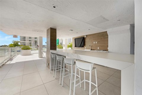 Condo in Miami, Florida, 1 bedroom  № 1948698 - photo 21