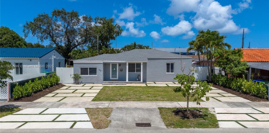 House in Miami, Florida 3 bedrooms, 158.96 sq.m. № 1799224