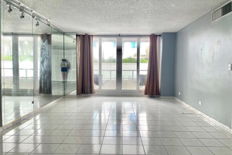 Copropriété à louer à Miami Beach, Floride: 1 chambre, 87.14 m2 № 1798792 - photo 4