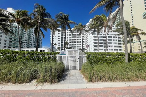 Copropriété à louer à Miami Beach, Floride: 1 chambre, 87.14 m2 № 1798792 - photo 12