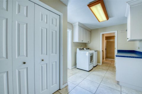 House in Clearwater, Florida 5 bedrooms, 327.11 sq.m. № 1918617 - photo 26