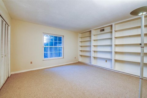 House in Clearwater, Florida 5 bedrooms, 327.11 sq.m. № 1918617 - photo 24