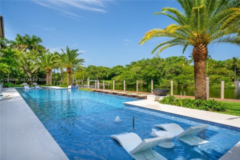 Casa en venta en Coral Gables, Florida, 8 dormitorios, 1225.66 m2 № 2185585 - foto 19