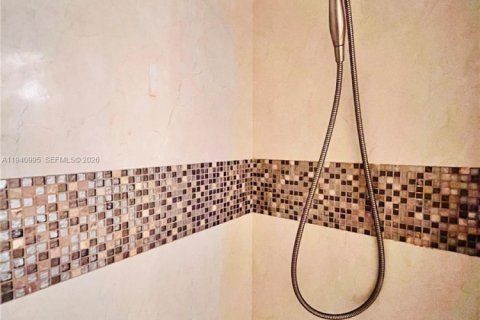 Condominio en alquiler en Hallandale Beach, Florida, 1 dormitorio, 88.26 m2 № 1998119 - foto 15