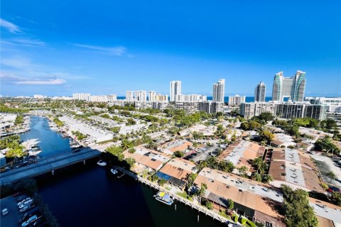 Condominio en alquiler en Hallandale Beach, Florida, 1 dormitorio, 88.26 m2 № 1998119 - foto 3