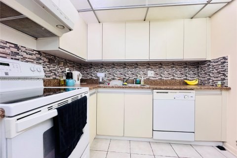 Condominio en alquiler en Hallandale Beach, Florida, 1 dormitorio, 88.26 m2 № 1998119 - foto 6