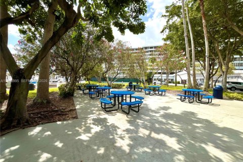 Condominio en alquiler en Hallandale Beach, Florida, 1 dormitorio, 88.26 m2 № 1998119 - foto 26