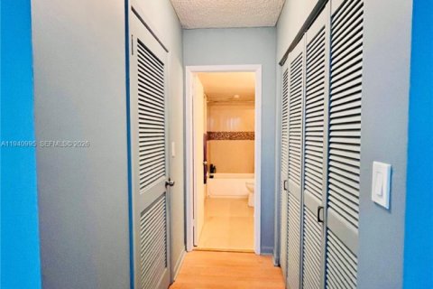 Condominio en alquiler en Hallandale Beach, Florida, 1 dormitorio, 88.26 m2 № 1998119 - foto 13