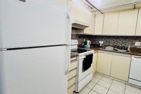 Condominio en alquiler en Hallandale Beach, Florida, 1 dormitorio, 88.26 m2 № 1998119 - foto 7