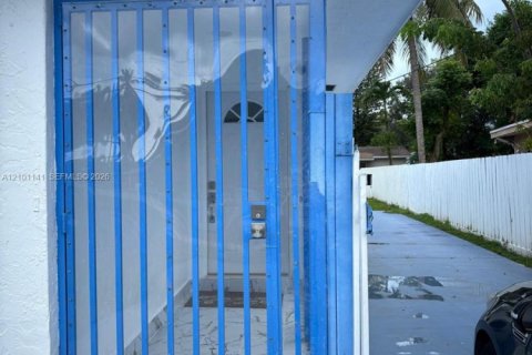 Villa ou maison à vendre à North Miami Beach, Floride: 3 chambres, 122.26 m2 № 2401336 - photo 5
