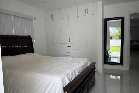 Villa ou maison à vendre à North Miami Beach, Floride: 3 chambres, 122.26 m2 № 2401336 - photo 12