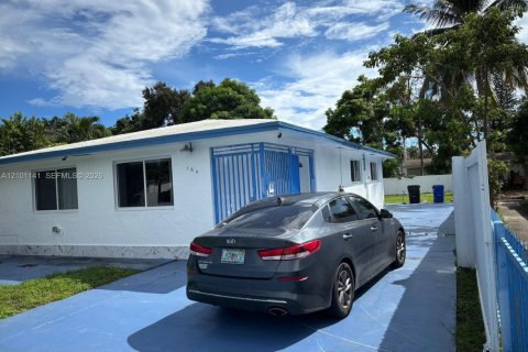 Villa ou maison à vendre à North Miami Beach, Floride: 3 chambres, 122.26 m2 № 2401336 - photo 4
