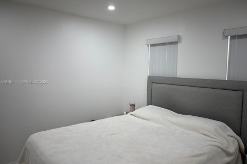 Villa ou maison à vendre à North Miami Beach, Floride: 3 chambres, 122.26 m2 № 2401336 - photo 15