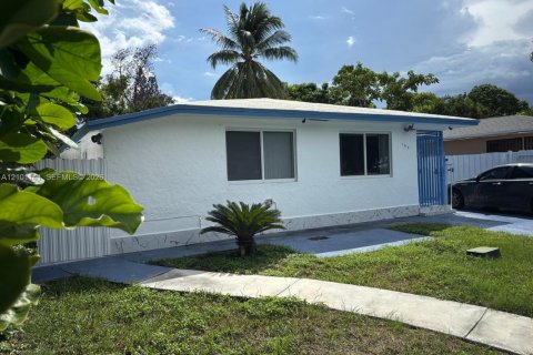 Villa ou maison à vendre à North Miami Beach, Floride: 3 chambres, 122.26 m2 № 2401336 - photo 3