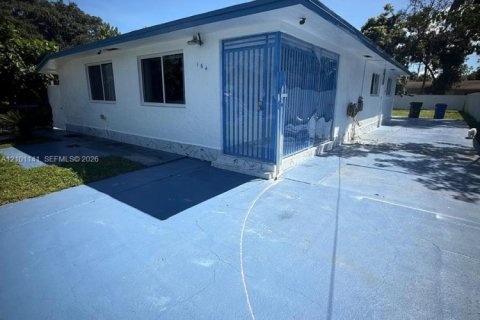 House in North Miami Beach, Florida 3 bedrooms, 122.26 sq.m. № 2401336 - photo 2