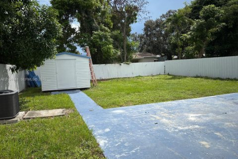Villa ou maison à vendre à North Miami Beach, Floride: 3 chambres, 122.26 m2 № 2401336 - photo 25