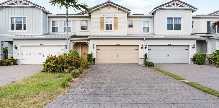 Таунхаус в Холливуд, Флорида 3 спальни, 164.99м2 № 1957936