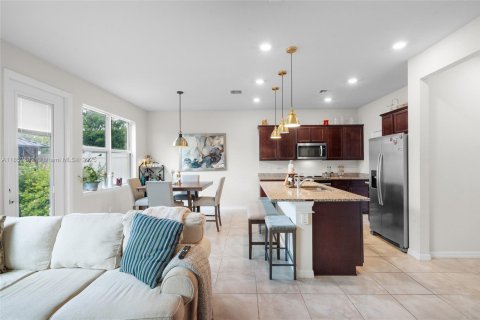 Купить таунхаус в Холливуд, Флорида 3 спальни, 164.99м2, № 1957936 - фото 24