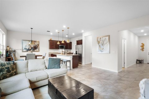 Купить таунхаус в Холливуд, Флорида 3 спальни, 164.99м2, № 1957936 - фото 11