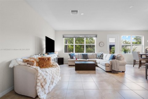 Купить таунхаус в Холливуд, Флорида 3 спальни, 164.99м2, № 1957936 - фото 9