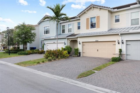 Купить таунхаус в Холливуд, Флорида 3 спальни, 164.99м2, № 1957936 - фото 4