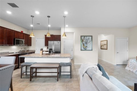 Купить таунхаус в Холливуд, Флорида 3 спальни, 164.99м2, № 1957936 - фото 15