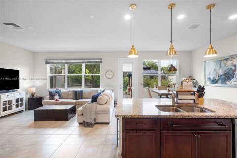 Купить таунхаус в Холливуд, Флорида 3 спальни, 164.99м2, № 1957936 - фото 20