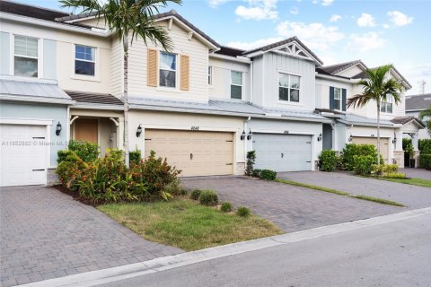 Купить таунхаус в Холливуд, Флорида 3 спальни, 164.99м2, № 1957936 - фото 3