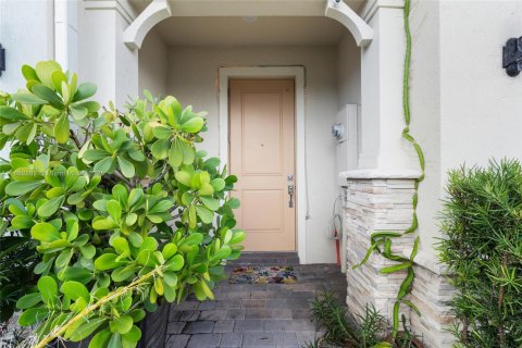 Купить таунхаус в Холливуд, Флорида 3 спальни, 164.99м2, № 1957936 - фото 5