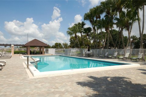 House in Hialeah, Florida 4 bedrooms, 192.4 sq.m. № 2023540 - photo 29