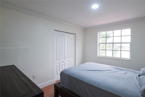 House in Hialeah, Florida 4 bedrooms, 192.4 sq.m. № 2023540 - photo 18